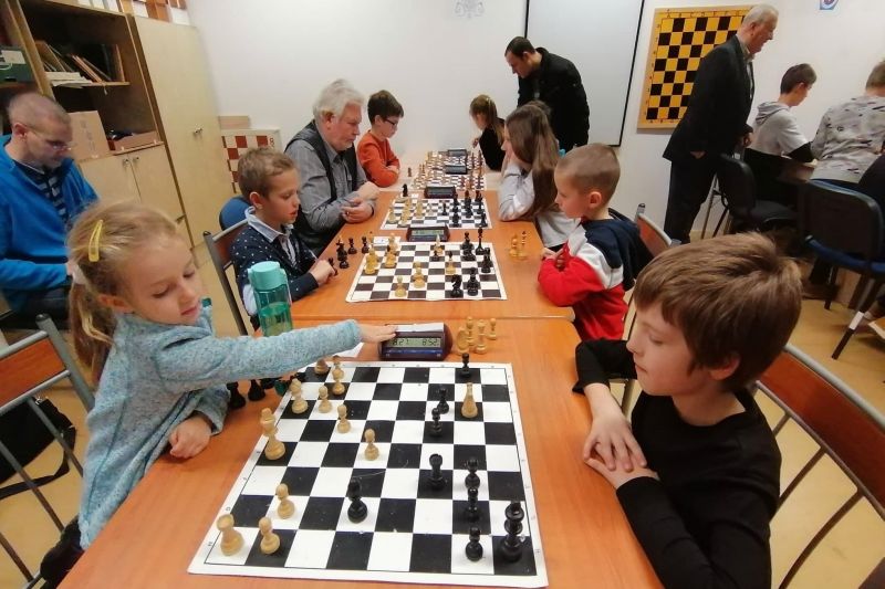 7.kolo: M.Šúňová - J.Lehocký 0:1 Na fotke má v derby Miška drvivú prevahu, potom sa však isto diali veci... 243