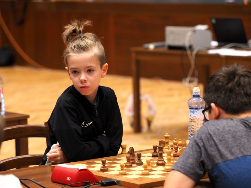 Casey Ryan Mészáros 002