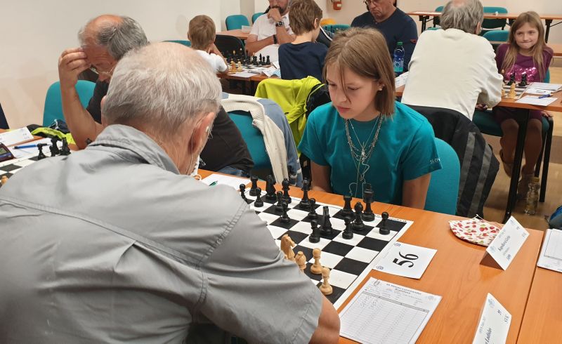 7.kolo: L.Zentko - G.Kapolková 0,5:0,5 Grétka v Tatrách proti favoritom boduje hlavne čiernymi 103