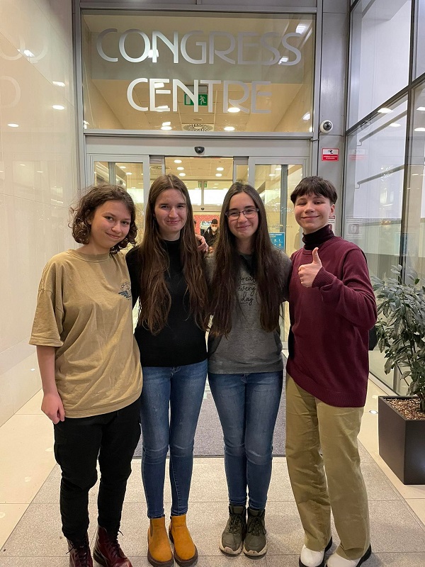 Dievčenská časť výpravy Interchessu 196