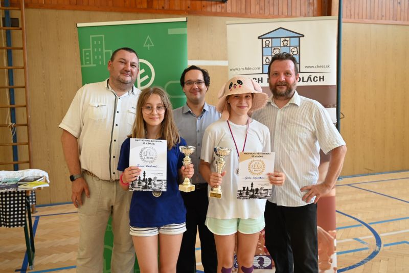 Najúspešnejšie staršie žiačky ZŠ, vrátane zlatej Grétky (zdroj: FB organizátora podujatia) 402