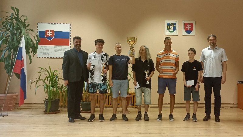 Záverečné vyhlasovanie výsledkov, vrátane Samkovho skvelého piateho miesta 490