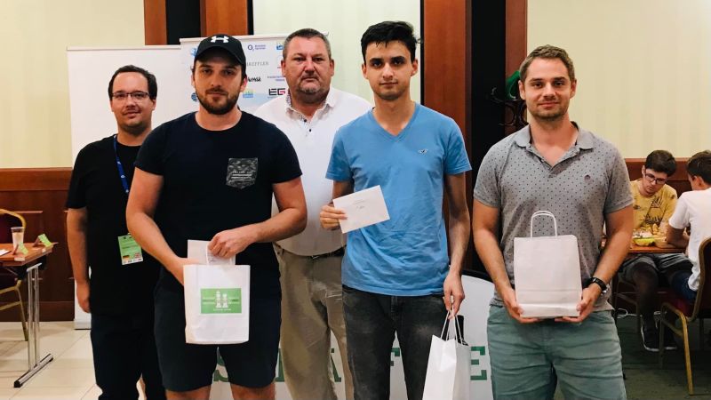 Trojica najúspešnejších hráčov rapid turnaja, vrátane víťazného Samira 516