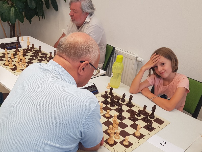 1.kolo: V.Mikulášek - M.Šúňová 0:1 014