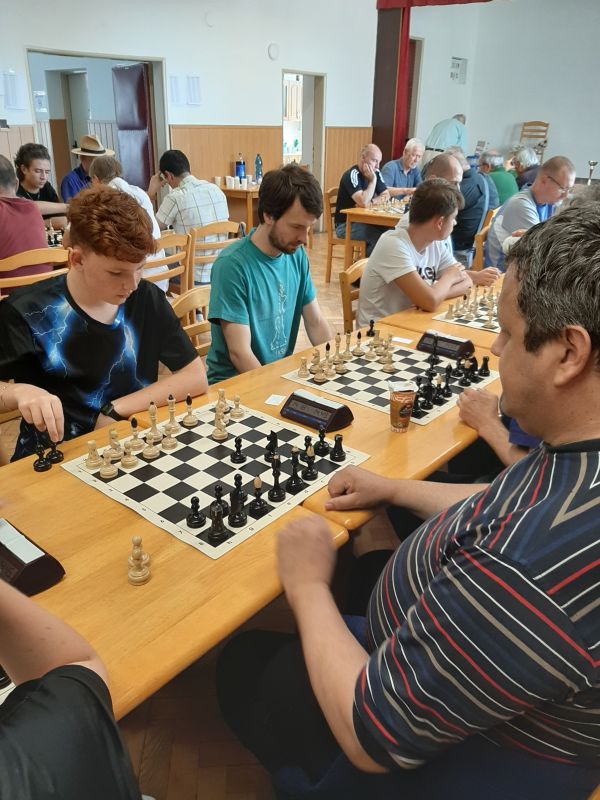 8.kolo: P.Macko - A.Zicho 0,5:0,5 V turnajovom finiši sa Peťo trápil 572