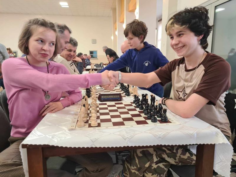 9.kolo: G.Kapolková - WFM S.Bochničková 0,5:0,5 Štvrté derby! 172