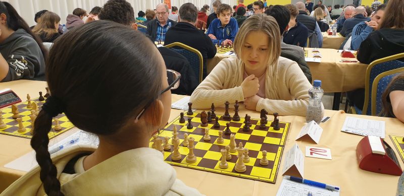 5.kolo: A.Berykkyzy - G.Kapolková 0,5:0,5 193