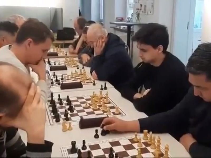 Samir počas jednej z deviatich partií 308