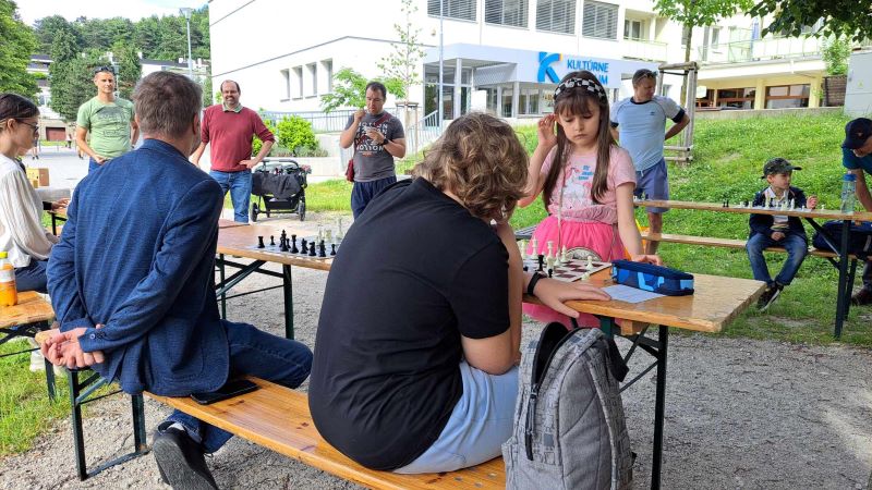 Simultánka pod lipami (zdroj: FB konto BŠA) 403