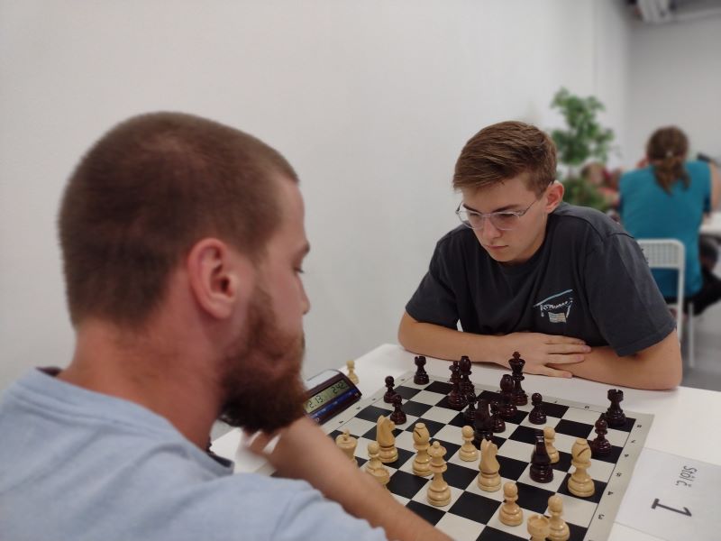 4.kolo: FM E.Molnár - M.Rak 0,5:0,5 010