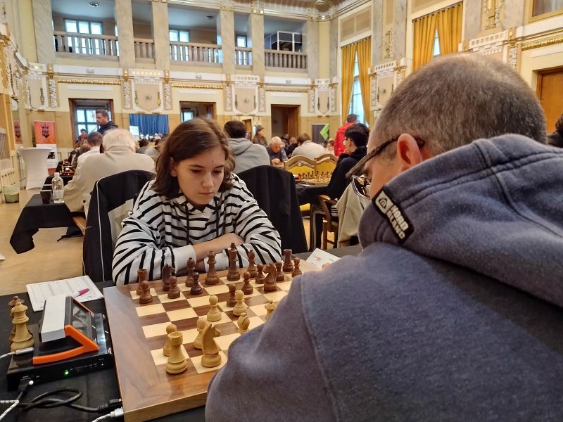 3.kolo: IM J.Lipka - L.Strišková 0,5:0,5 (zdroj: album organizátora podujatia) 028