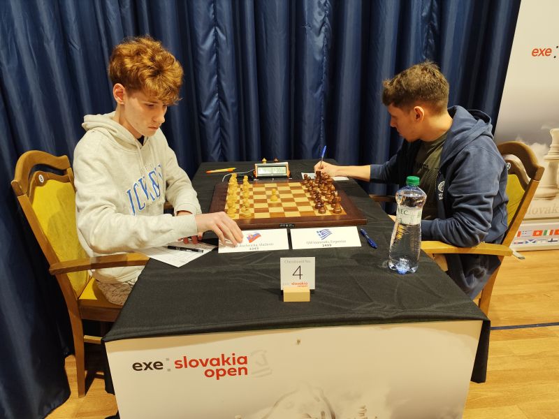 6.kolo: IM V.Bochnička - GM E.Ioannidis 0:1 (zdroj: album organizátora podujatia) 034