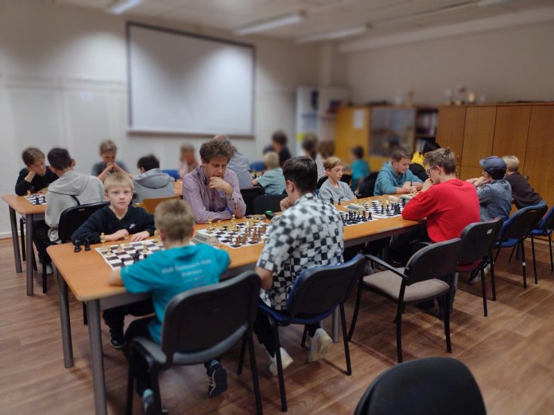 Záverečné kolo úvodného turnaja tejto série 102