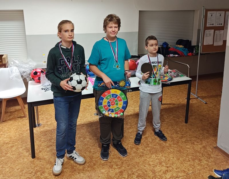 Trojica najúspešnejších hráčov kategórie CH14, vrátane víťazného Tobiho 119