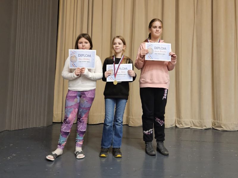 Trojica najúspešnejších hráčok kategórie D11, vrátane striebornej Bibi 281