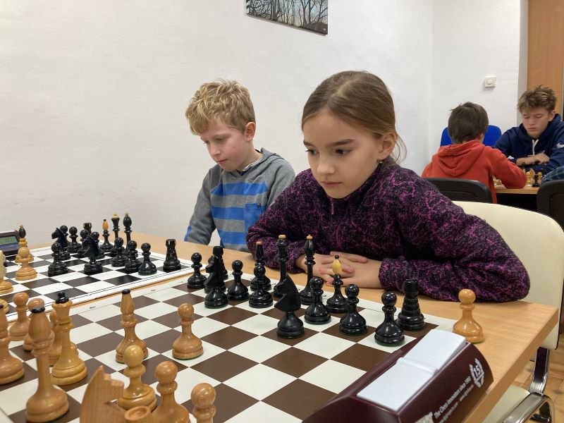 Sústredená Emmka 303