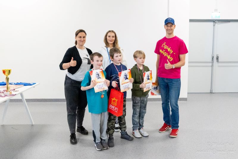 Trojica najúspešnejších hráčov kategórie CH11, vrátane strieborného Dávida (zdroj: FB konto BŠA) 481