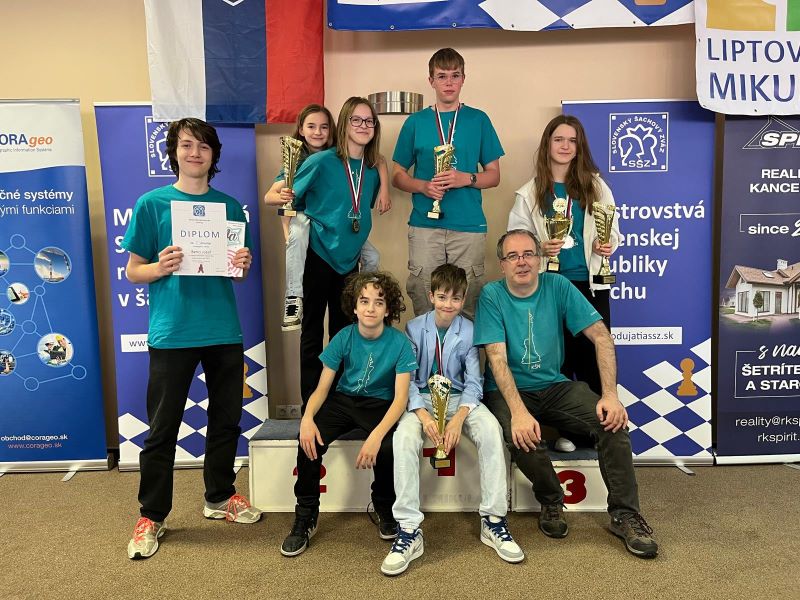 Spoločná fotografia zvyšku výpravy po slávnostnom ukončení podujatia 577