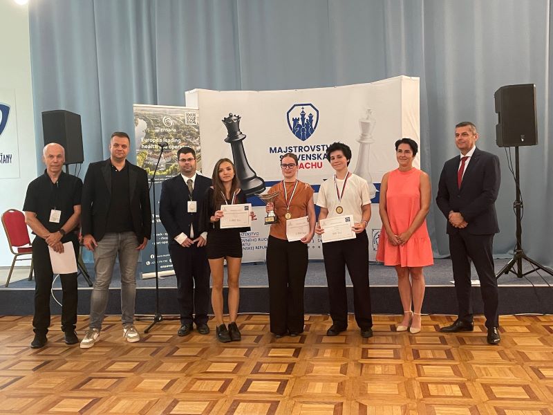 Medailistky MSR žien v šachu 2026, vrátane bronzovej Simonky (zdroj: fotoalbum organizátora súťaže) 673